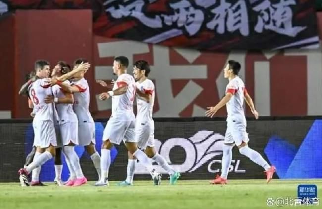 它不仅主题严肃、背景神秘,更以多重反转的剧情成为档期内最具悬念的作品——这就是《惊蛰无声》。